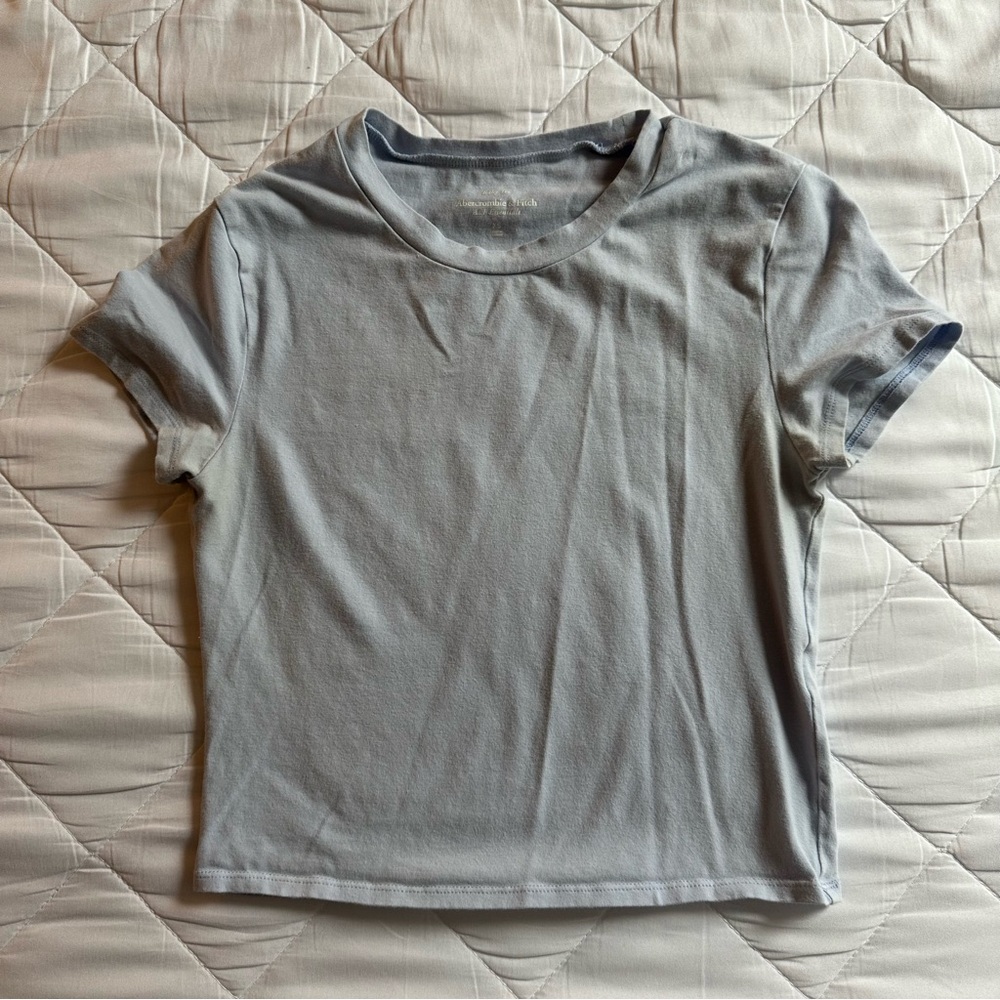 Abercrombie & Fitch baby blue cropped tee